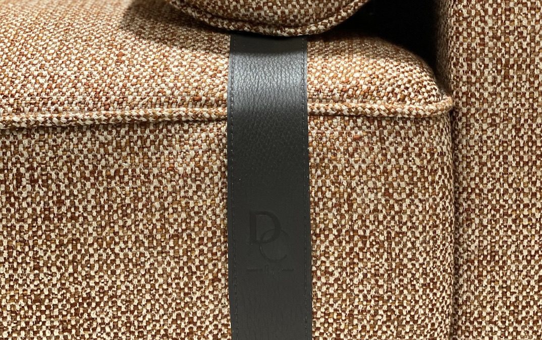 Cuir ou Tissu : Choisir le Bon Revêtement de Canapé